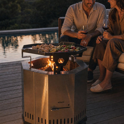Pareja cocinando en la plancha del brasero sin humo Aysén